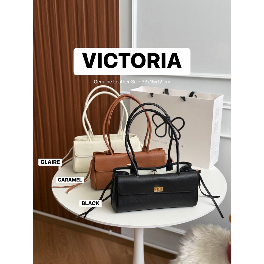 VICTORIA กระเป๋าหนังวัวแท้ ขนาด 33x15x12 ซม. เป็นกระเป๋าวัวเเท้ ที่เน้นความเรียบง่ายแต่แฝงไปด้วยความพรีเมียม ราคา ถูกที่สุด ดีลบีเคเค รูปภาพหลัก