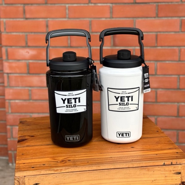 รุ่นใหม่ ❗️YETI SILO  HALF GALLON JUG WITH JUG MAGDOCK CHUG CAP น้ำหนักเบา พกง่าย