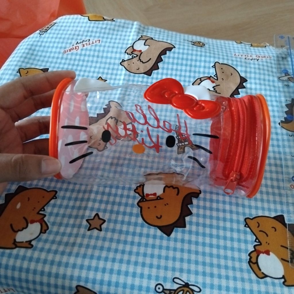 กระเป๋า PVC ใสลาย Hello Kitty สำหรับใส่เครื่องสำอางหรือของใช้จุกจิก.