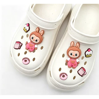 เครื่องประดับรองเท้า.Jibbilz Charms สำหรับรองเท้าชายหาด ลายดอกไม้และผีเสื้อพร้อมชุดกระเป๋าแบบแมว
