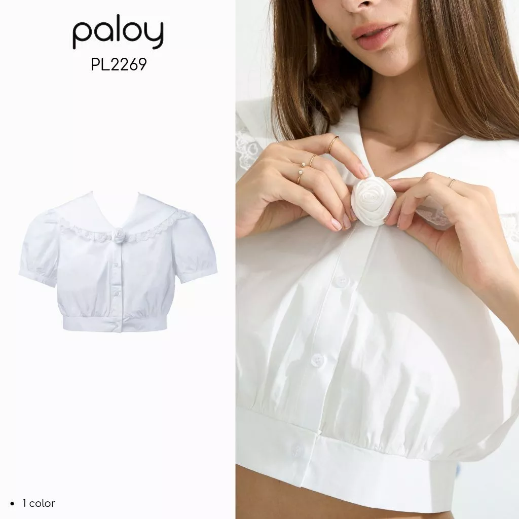 Paloy - PL2269 Blossom Collar Top เสื้อครอปแขนตุ๊กตาคอปกใหญ่ติดดอกคาร์มิเลีย (Little Miss Summer)