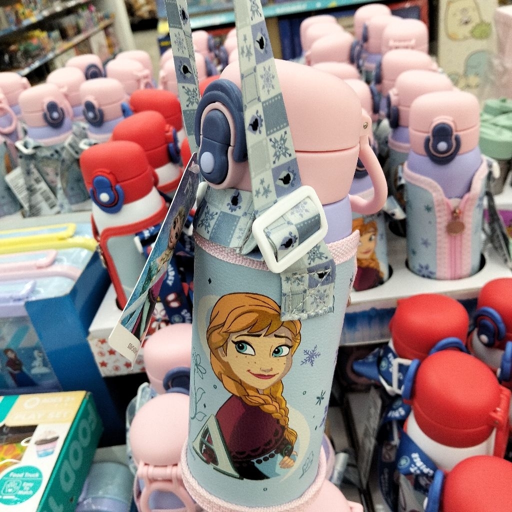 ​กระติกน้ำสแตนเลสเก็บอุณหภูมิ Disney Frozen (momento) ขนาด 450 มล. พร้อมปลอกกันกระแทกและสายสะพาย