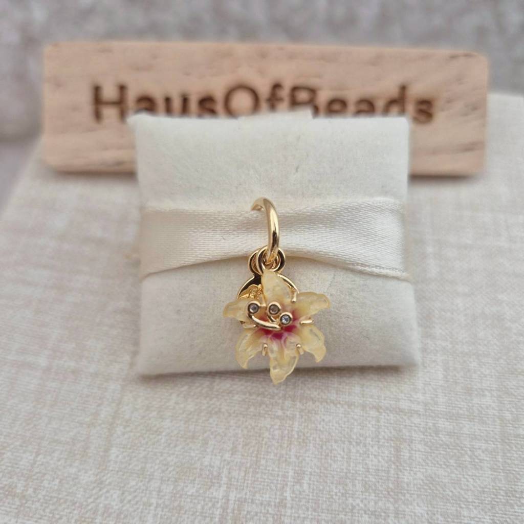 ⭐️ NEW ของแท้ 100% ⭐️ ติ้งกำไลข้อมือ ดอกไม้ราพันเซล (เรืองแสง)