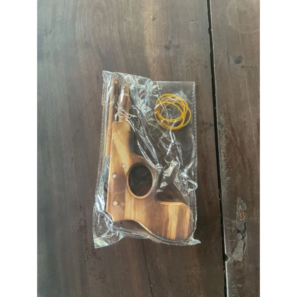 ของเล่น ปืนยิงหนังยางแบบสั้น ทำมาจากไม้แท้ ไม้จริง สามารถใช้ได้ทั้งเด็กและผู้ใหญ่