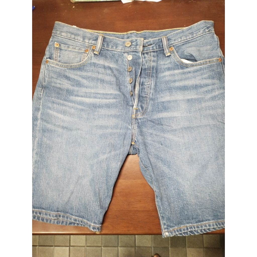 กางเกงยีนส์   levi's 501 แท้ ขาสั้น มือสอง เอว33-34