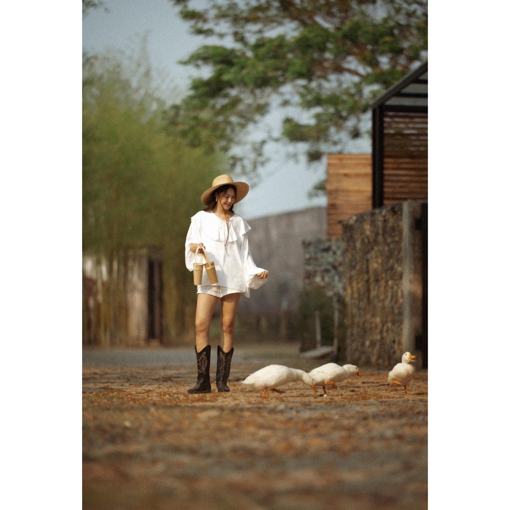 Liw หลิว เสื้อจีบแขนคอระบาย