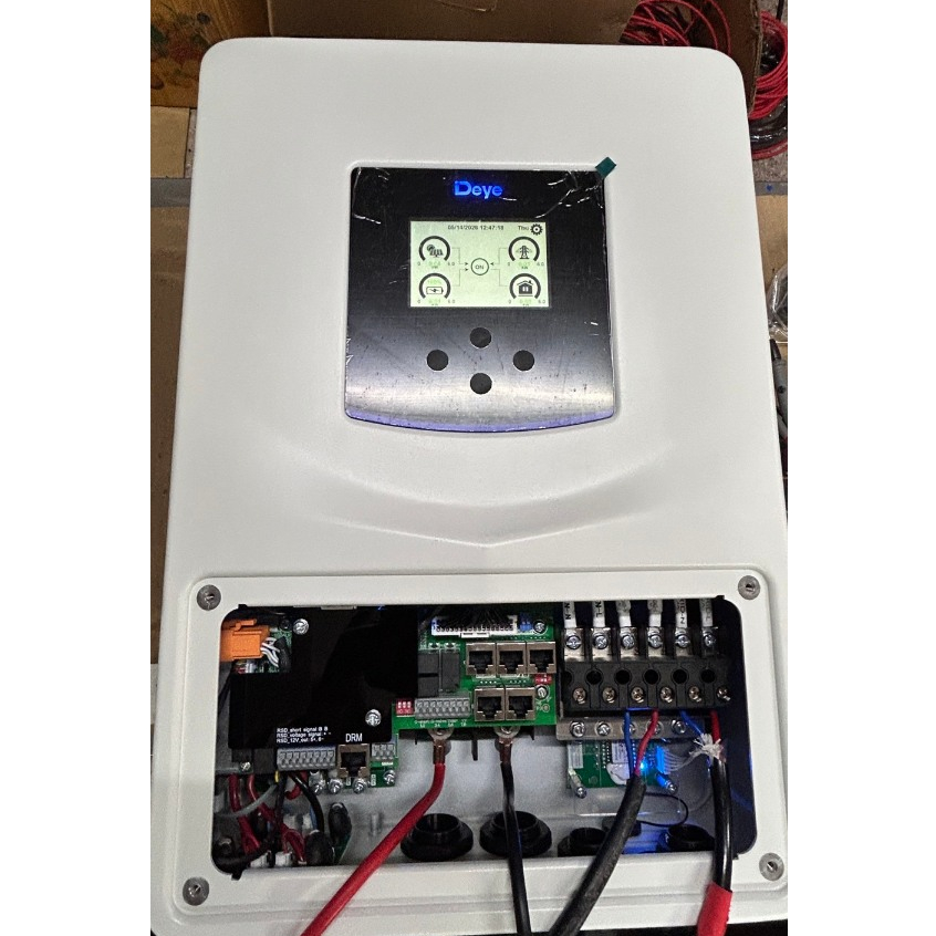 Deye อินเวอร์เตอร์ ไฮบริด ออน-ออฟกริด 5kw และ 6kw 220v IP65 ไม่มีแบตเตอรี่ได้+ผสมไฟการไฟฟ้า+ผสมไฟโซล