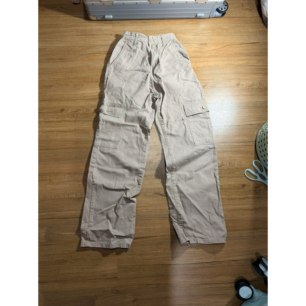 กางเกงคาร์โก้ (Cargo Pants) สีเบจ/ครีม แบรนด์ Jack Russel ผู้หญิง มือสอง