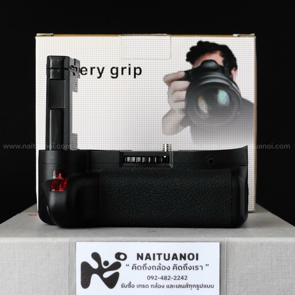 ( Used!! ) Battery Grip ( MB-D5100 ) For Nikon D5100, D5200 <Mint>