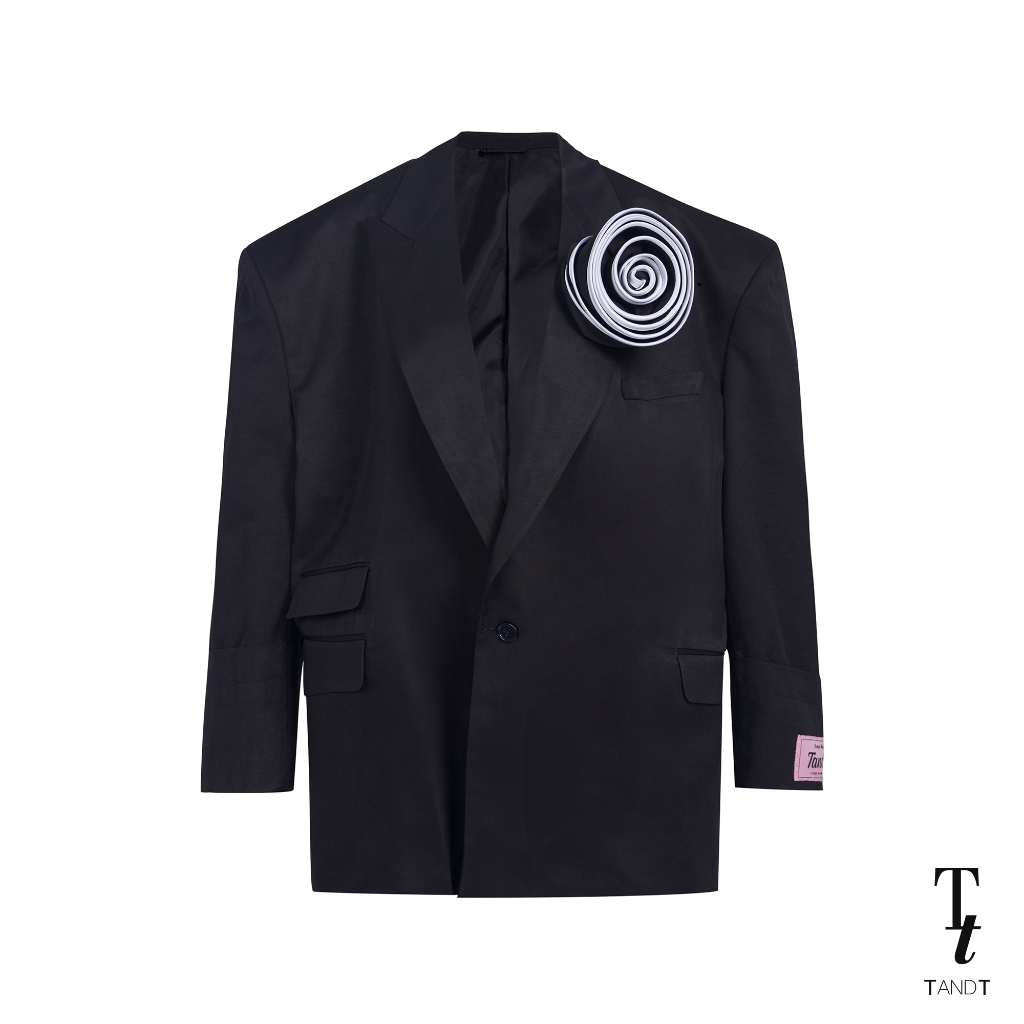 TandT - SHERMAN BLACK - ROSE HAND-CRAFTED PIN SHOULDER PADD OVERSIZE BLAZER เสื้อเบลเซอร์ทรงโอเวอร์ไซส์ไหล่ล้ำ