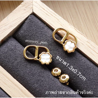 ✨ต่างหูก้านเงิน รุ่นA15 งานที่ต้องมีค่ะ วัดไม่รวมดอกไม้ขนาด(1.3x0.7cm)ค่ะ ดอกสีขาวเปลือกมุก เล็กน่ารักค่ะ งานสวยเป๊ะค่ะ✨
