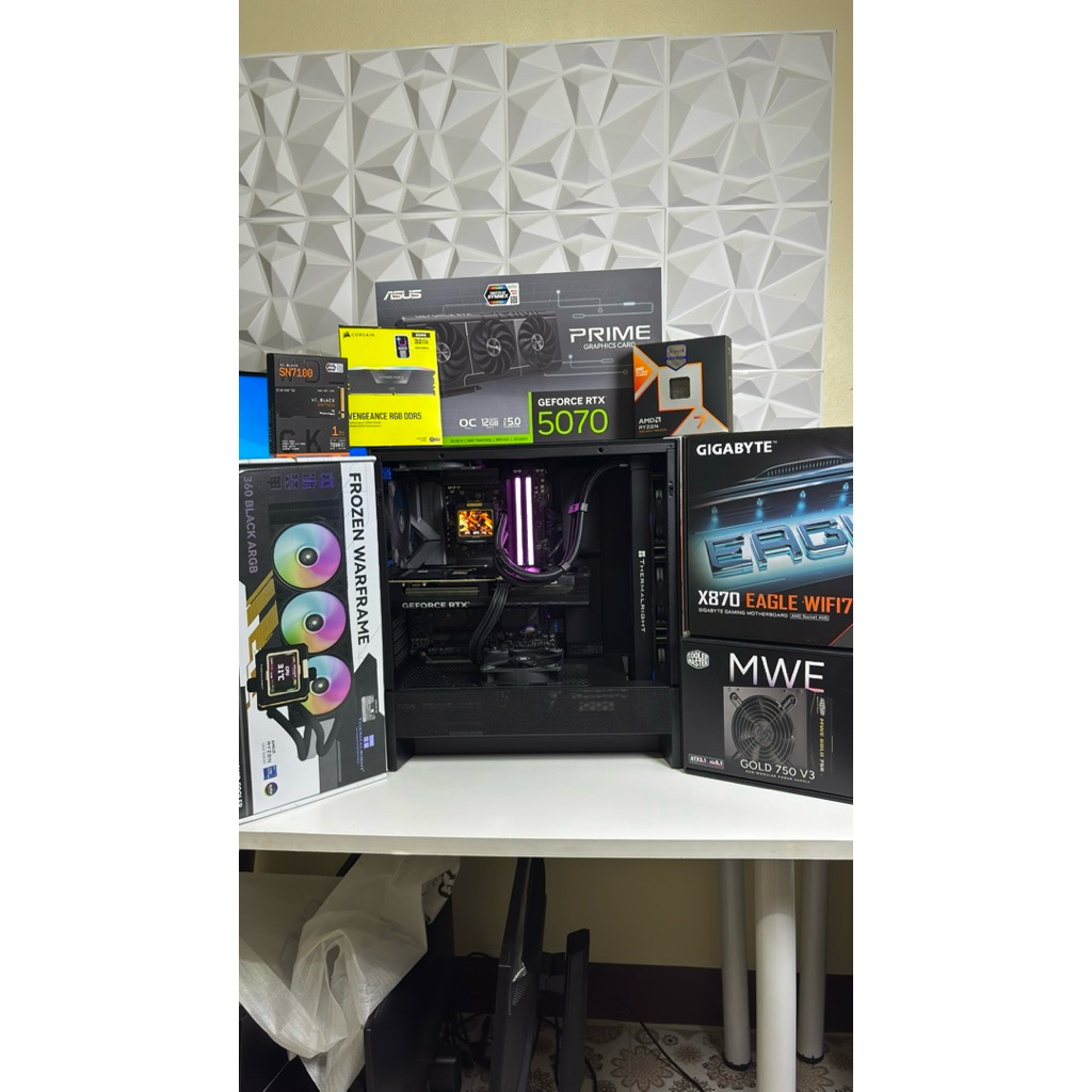 RYZEN7 9800X3D/RTX5070 12GB