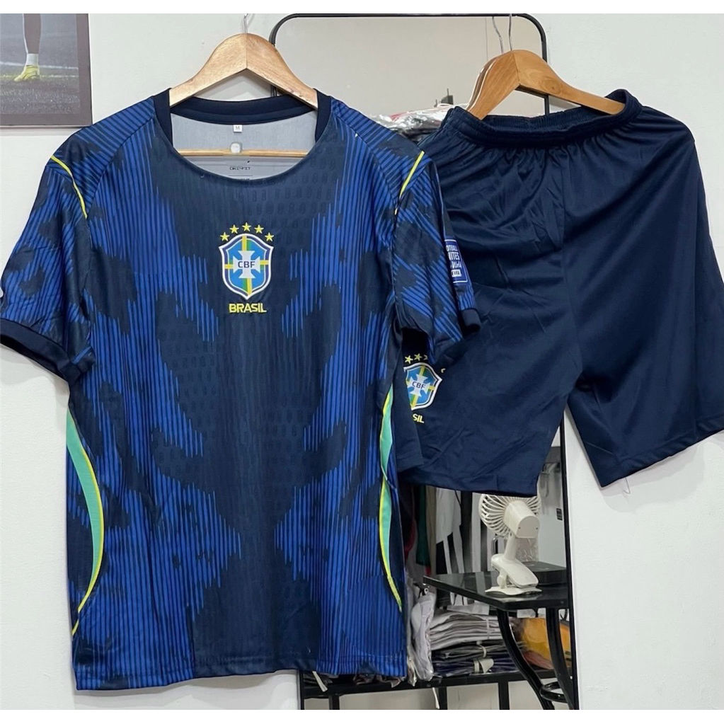 เสื้อฟุตบอลทีมชาติแฟชั่นมาใหม่ ดีไซน์เท่ ใส่แล้วดูโดดเด่น