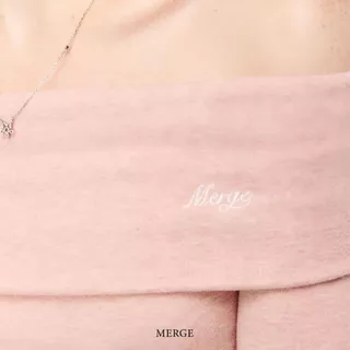 Merge Official - Cheryl Off Shoulder Top (พร้อมส่ง)