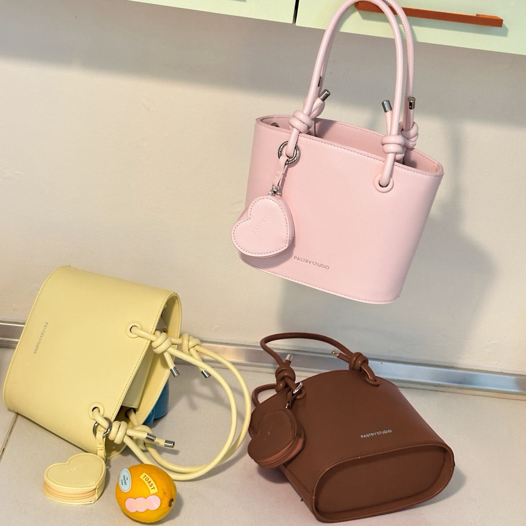 TOAST collection กระเป๋าทรงถัง สายสามารถปรับได้ - The pastry studio