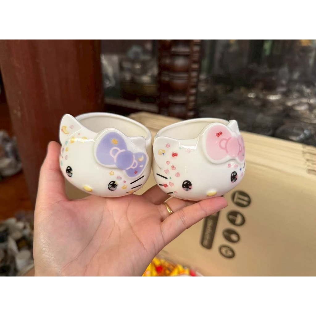 💜 Hello Kitty Sario 💜 ถ้วย คิตตี้ ฉลองครบรอบ 50 ปี limited สภาพใหม่ มีแต่สีม่วง 💜 ใบละ 250 บาท (ใส่แปรงมัจฉะได้ค่ะ)