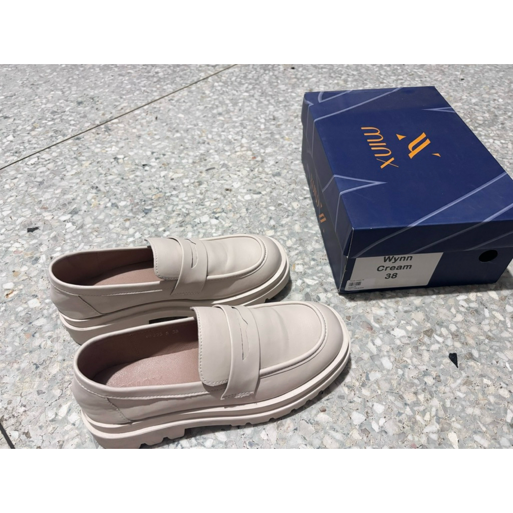 ส่งต่อ Minxshoes รุ่น Wynn สีครีม ไซส์38