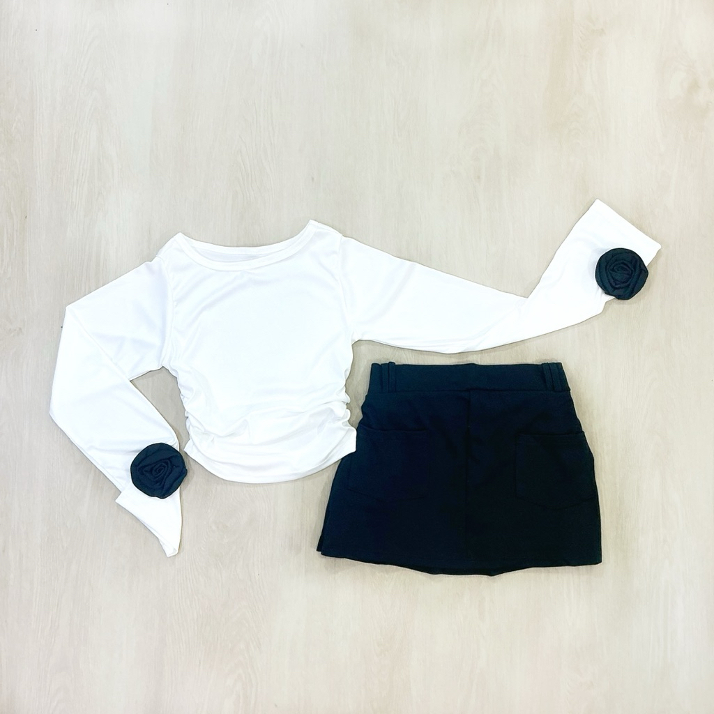 ชุดเซตเสื้อแขนกระดิ่งกุหลาบ+กระโปรงสั้น สวยๆ จ้า