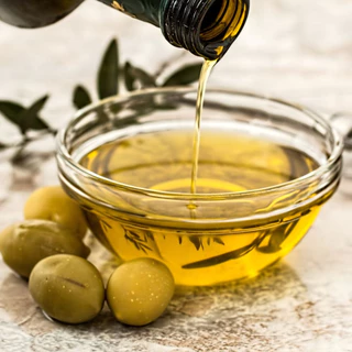 Naturel Extra Virgin Olive Oil 1,000 ML. น้ำมันมะกอก สูตรทานสด แถมฟรีแก้วน้ำ Ocean แพ็ค6ชิ้น คละลาย