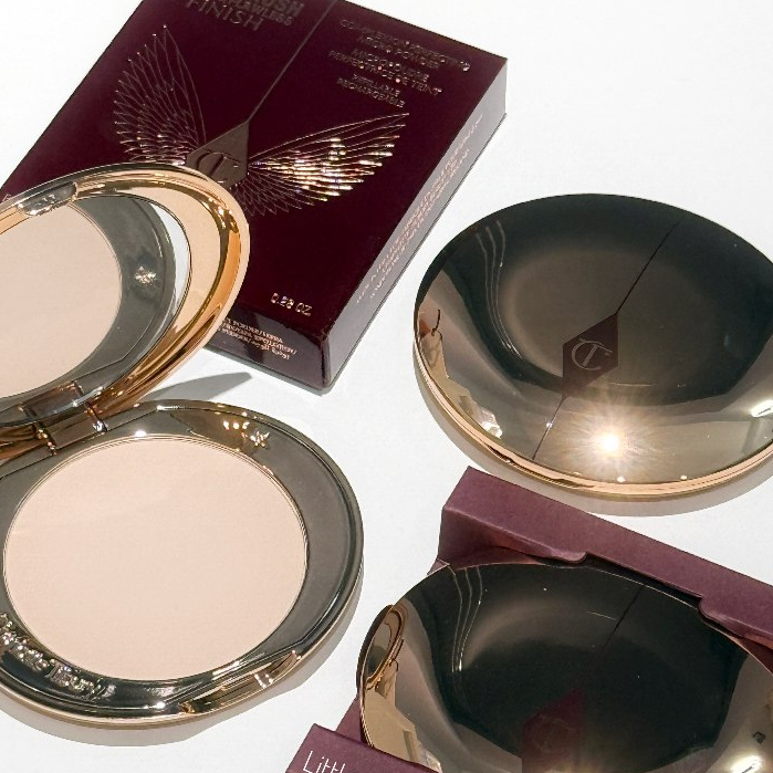 แท้💯ผลิตภัณฑ์ใหม่Charlotte Tilbury airbrush flawless finish powder สี Fair, Medium แป้งอัดแข็งในตำนาน