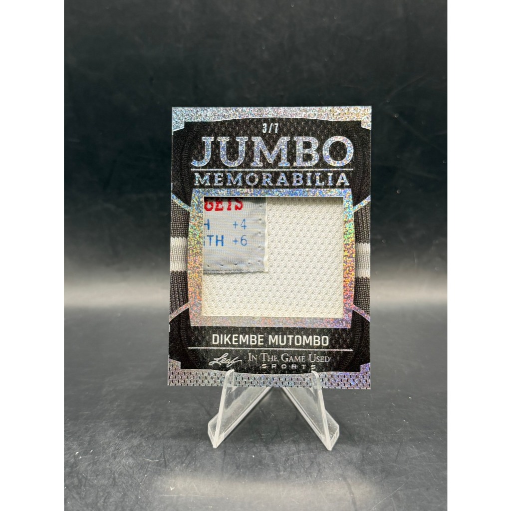 การ์ดบาสเกตบอลชิ้นผ้า Jumbo Dikembe Mutombo 2025 Leaf In The Game 3/7 (ตำนานรีบาวด์)