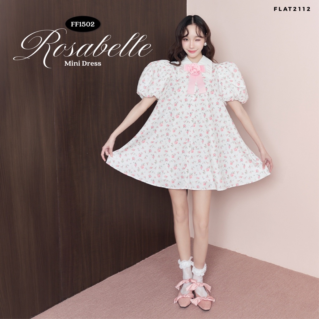 FLAT2112 : ROSABELLE MINI DRESS เดรสสั้นลายดอกไม้สีชมพู ดีเทลแขนพองลูกคุณหนู แต่งคอปกสีขาว พร้อมโบว์ชมพู (FF1502)