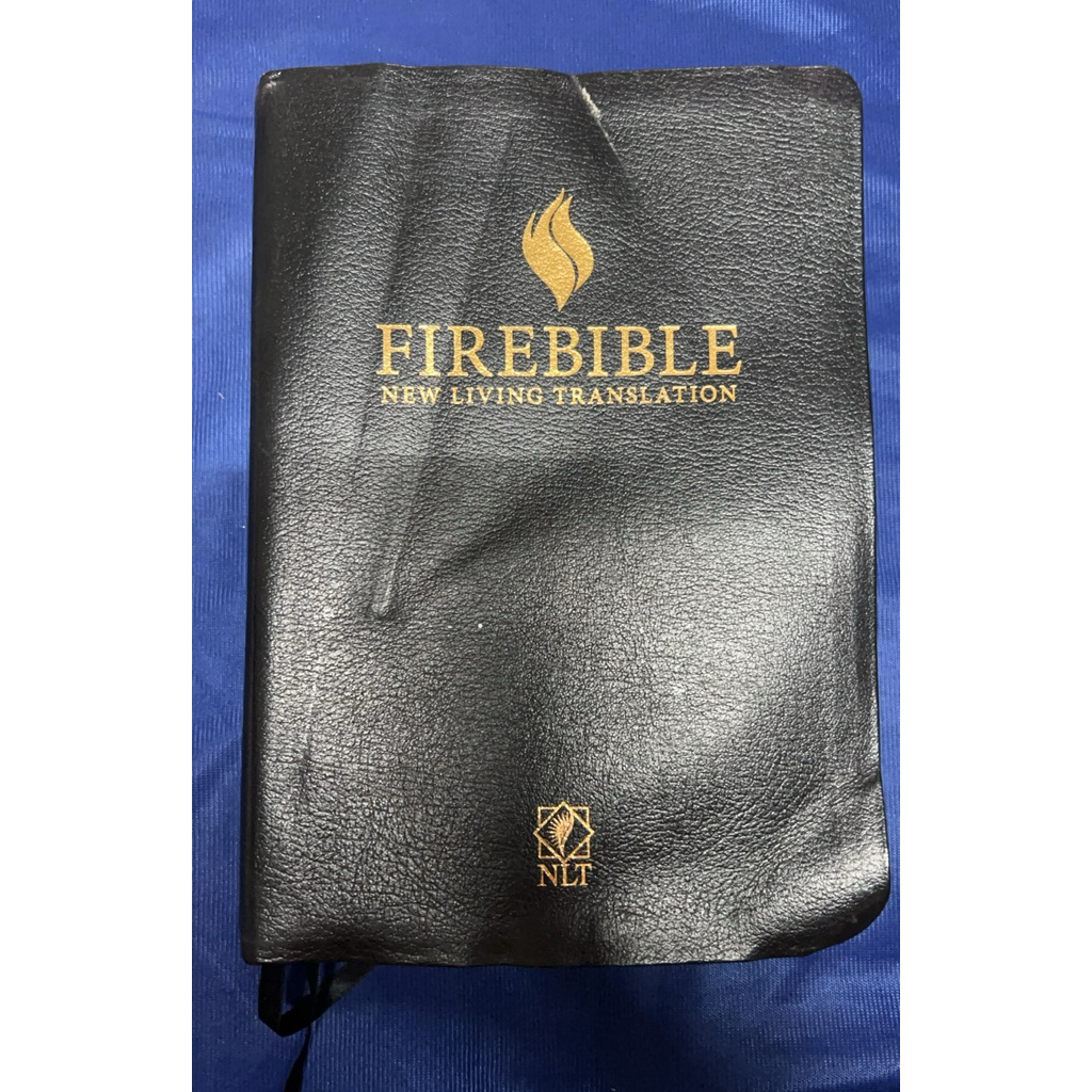 Fire Bible รุ่น New Living Translation (NLT) สภาพเก่า