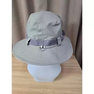 หมวกเดินป่า​ ผ้าหนา มีเชื่อกที่คาง มีหลายสี สามารถกันแดดได้