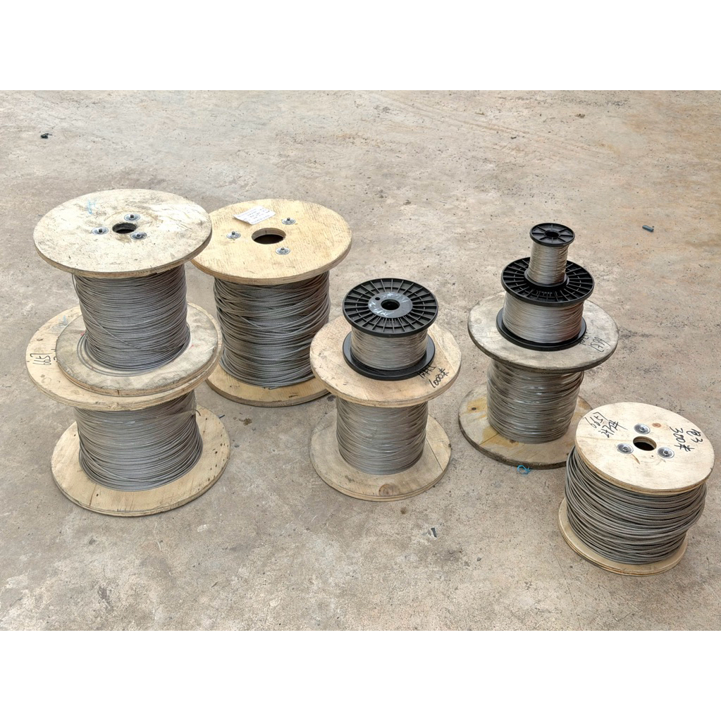 ลวดสลิงสเเตนเลสSUS304 เเบ่งขาย ขนาด 0.5 - 3 มิล เเบบเคลือบPVCเเละไม่เคลือบ ราคาต่อ 1 เมตร