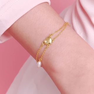 Petite Cupid Crush Bracelet สร้อยข้อมือชาร์มหัวใจและไข่มุก