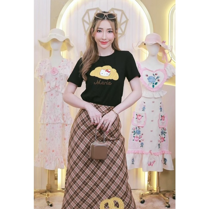 (มี3XL) Maria Diamond สีน้ำตาลดำ Breakfast Kitty Set เซ็ต 2 ชิ้น เสื้อยืดแขนสั้นปักคิตตี้ + กระโปรงยาวผ้าวูลลายสก็อตปัก