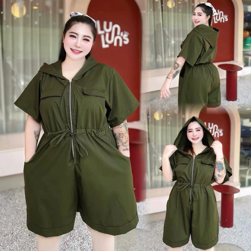 S62จั๊มสูทมีฮู้ดขาสั้นมีซิปหน้า มีเชือกรูดเอวปรับได้ รอบอก40-52นิ้ว มีกระเป๋าใช้งานได้จริง ผ้าบาร์บี้