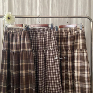 Damee Skirt | กระโปรงยาว แต่งชายลูกไม้