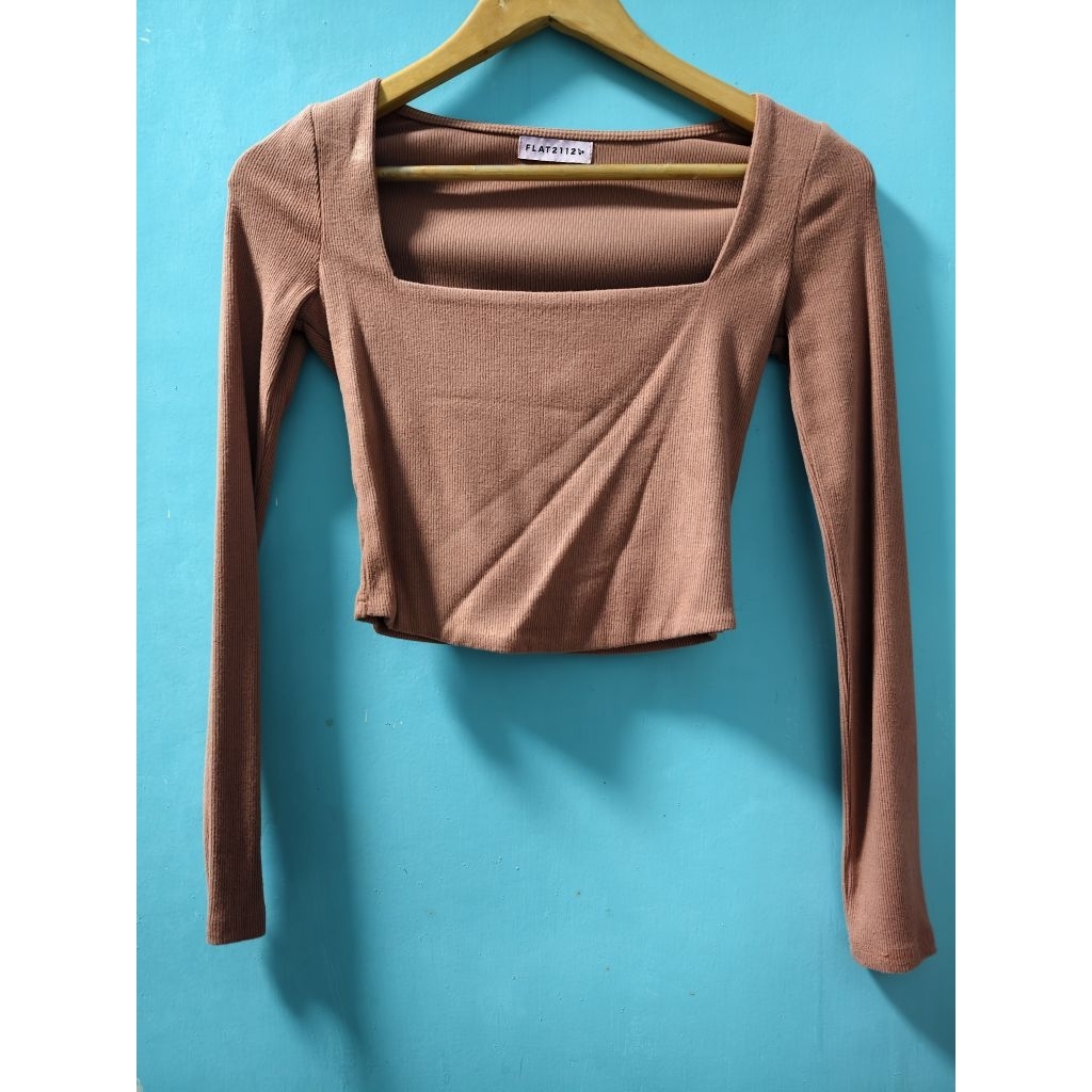 เสื้อครอป FLAT2112 มือสอง