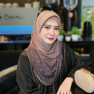 HN Brand ผ้าคลุมสวม (มีถุงแบรนด์) พรีเมี่ยม ปักคริสตัลแท้ C1 รุ่น Glow Series