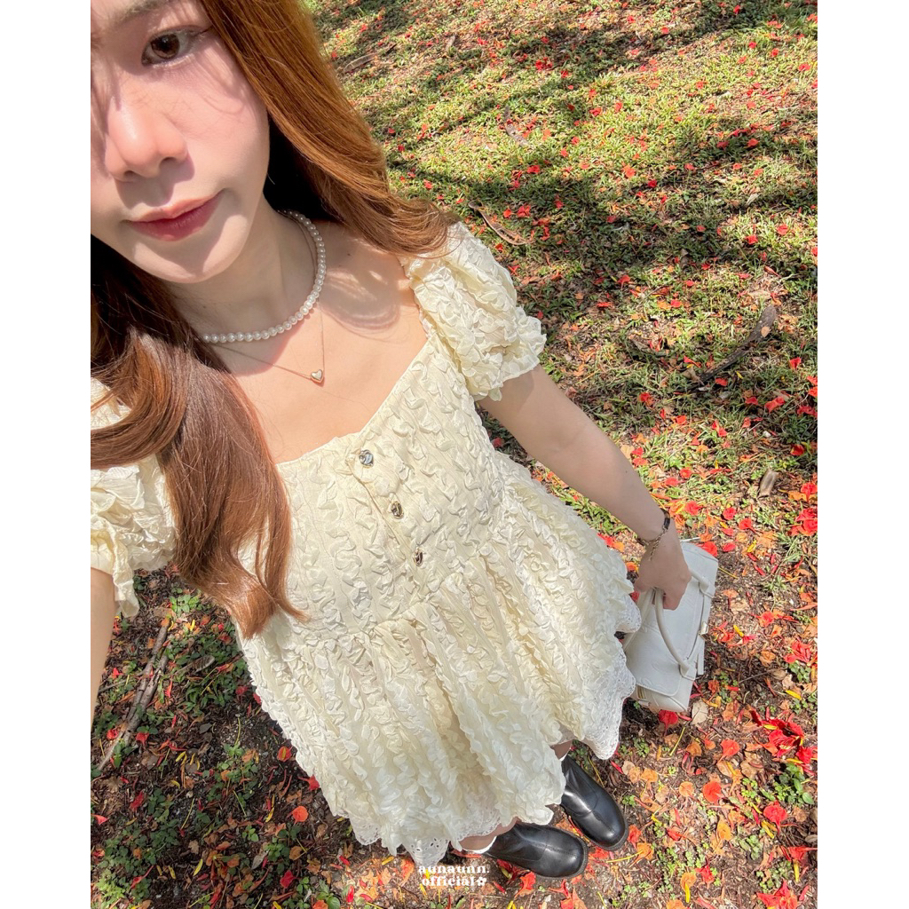 (aunaunn.official) Cottage charm top – เสื้อแขนตุ๊กตา แต่งกระดุมสีทอง (Creamy petal จัดส่ง 9-มิ.ย.)