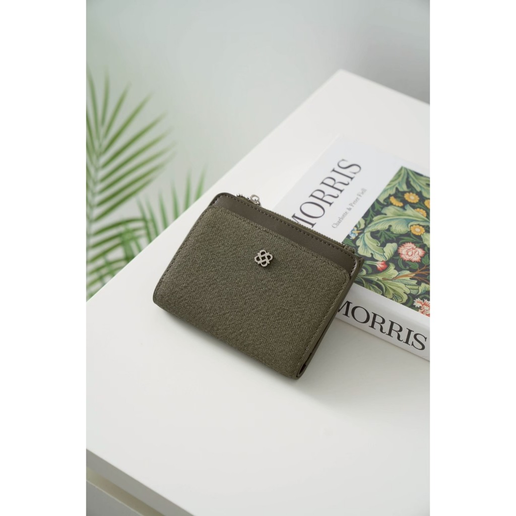 PEROTA “Fluffy Denim Wallet ” สีเขียว มาพร้อมกล่อง