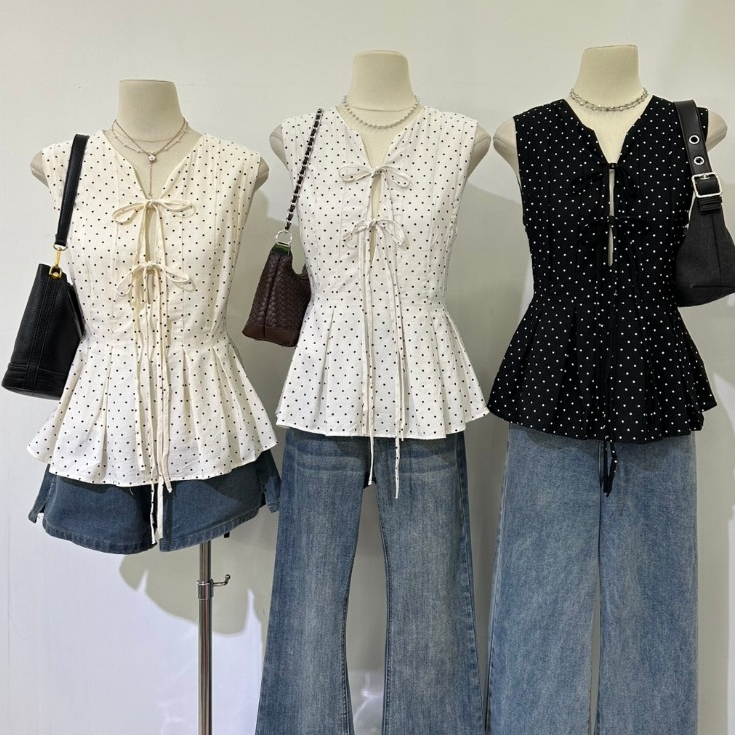 B681 เสื้อแขนกุดลายจุด ผูกโบว์หน้า เอวระบาย