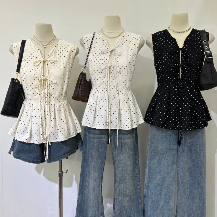 B681 เสื้อแขนกุดลายจุด ผูกโบว์หน้า เอวระบาย