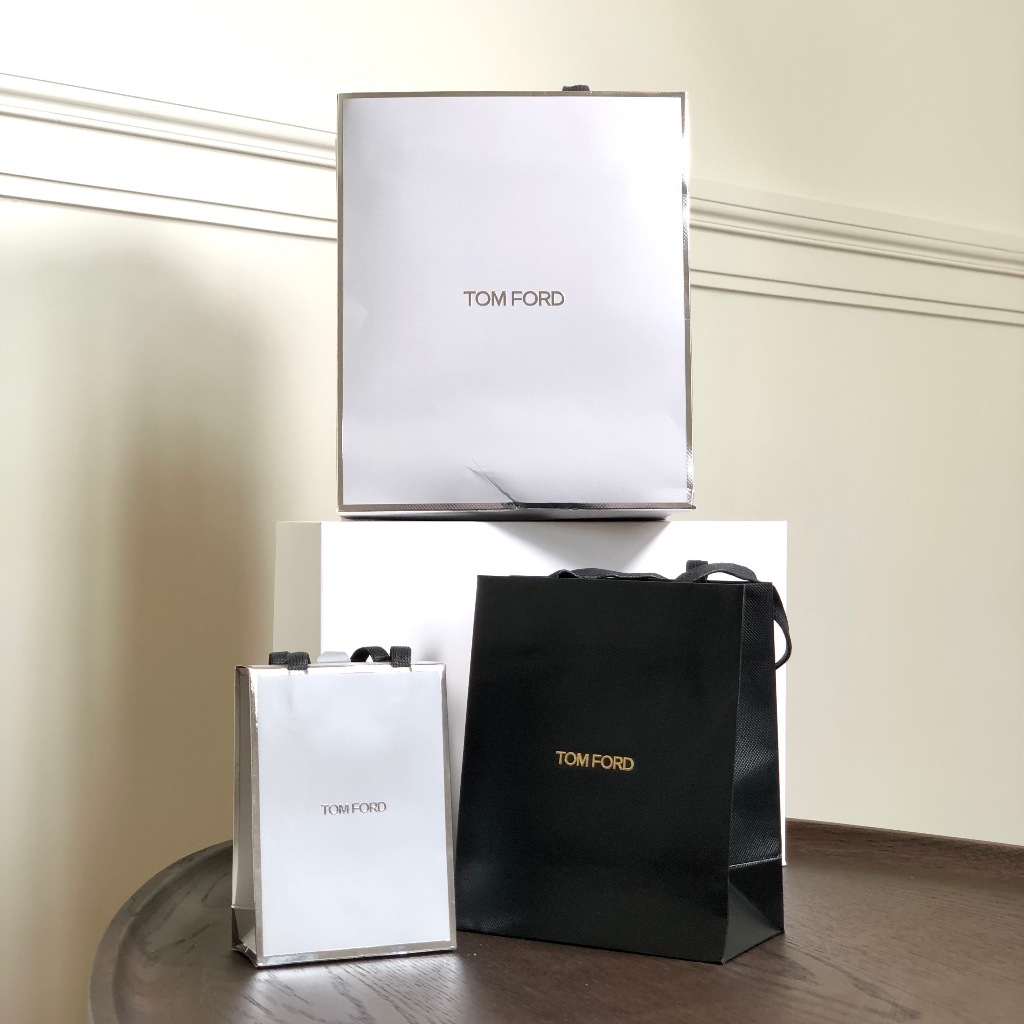 ✨ TOM FORD ถุงกระดาษของแท้ สุดหรู ✨สำหรับใส่ของขวัญ มอบโอกาสพิเศษ🎀🎈