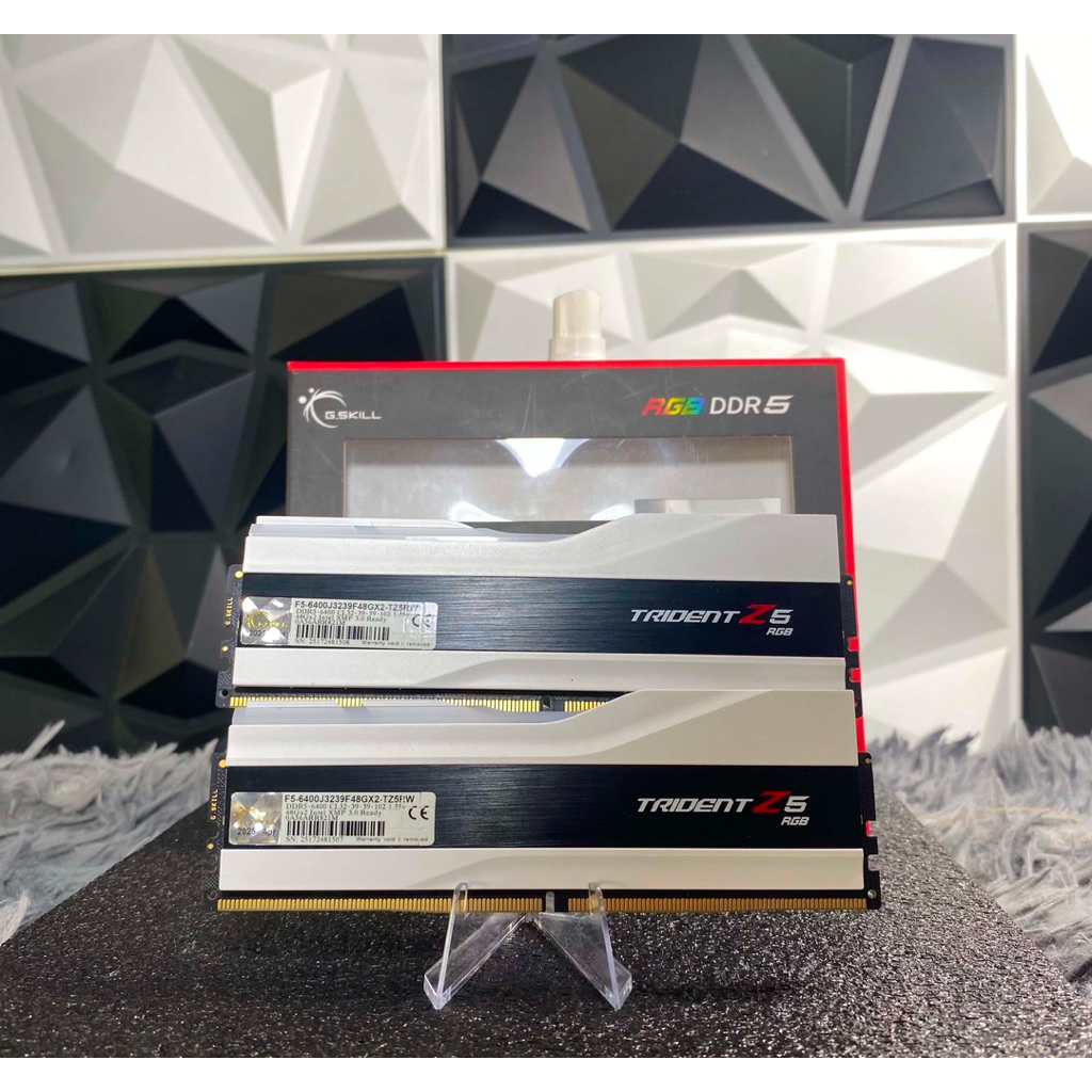 RAM: G.Skill TRIDENT Z5 RGB SILVER 96GB 6400Mhz (F5-6400J3239F48GX2-T)