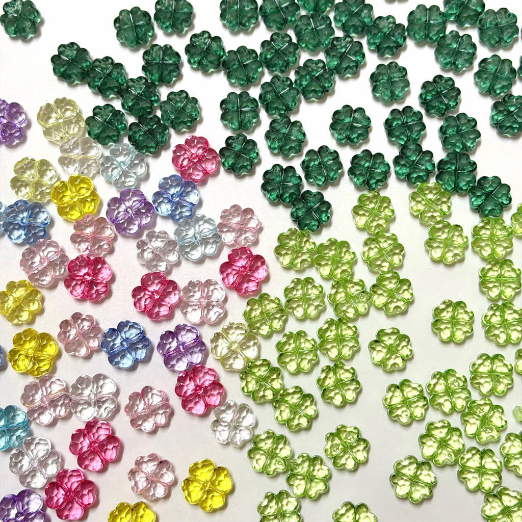 ลูกปัดใบโคลเวอร์ พลาสติก สินค้าคละสี 15 ชิ้น #สินค้าพร้อมส่งในไทย