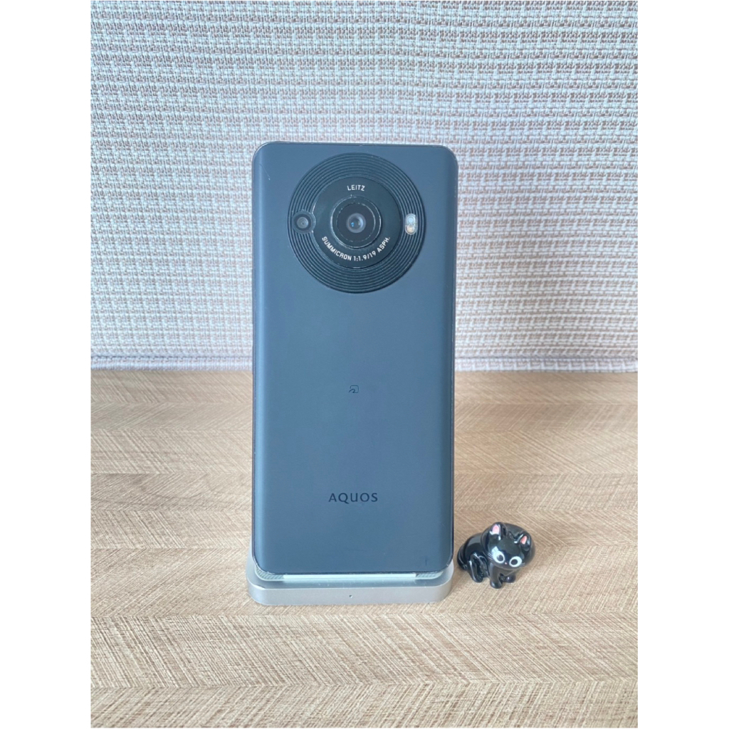 AQUOS R8 Pro 12/256 GB ~ Snapdragon 8 Gen 2 ~ Sony IMX 989 1 " ~ PRO IGZO OLED 240Hz ~ eSIM ~ MicroS