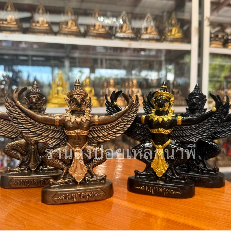 พญาครุฑ ปีกกว้าง 7 นิ้ว สูง 6 นิ้ว ฐาน 3.5 นิ้ว มวลสารแร่เหล็กน้ำพี้แท้