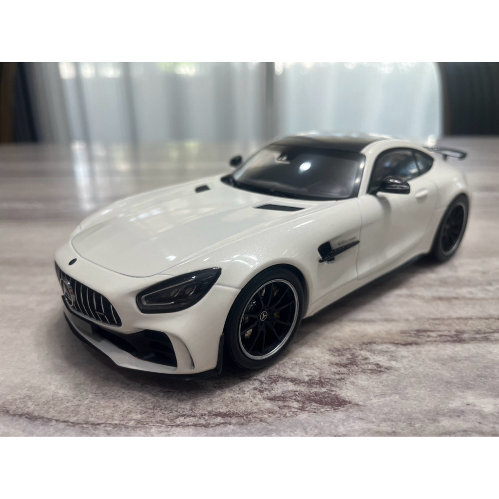 Benz AMG GTR 1/18 Minichamps ไม่มีกล่อง