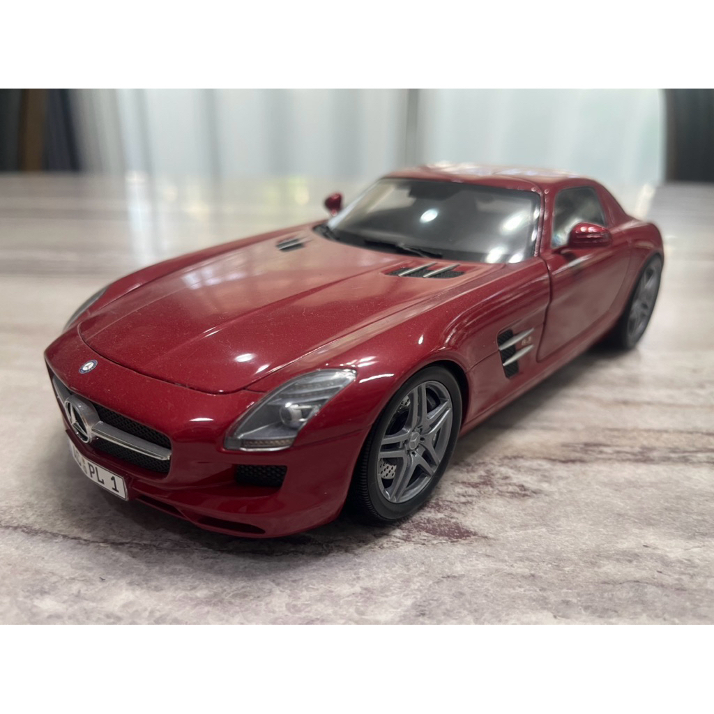 Benz SLS AMG 1/18 Minichamps ไม่มีกล่อง