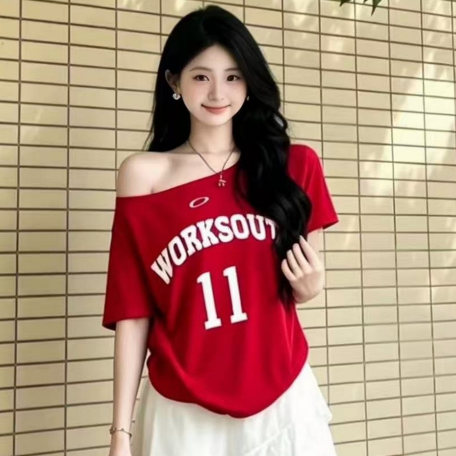 COD-เสื้อยืดผู้หญิงสีแดงไวน์-ลายตัวอักษร-สไตล์แฟชั่น-สไตล์อินส์-ฤดูร้อน-หลวมสบาย-สไตล์เท่ๆ-เสื้อไหล่เอียง