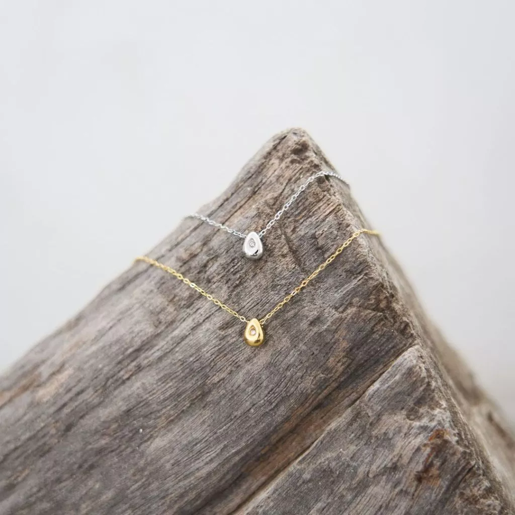 HOUSEOFMUQÉ Bare Dot Necklace