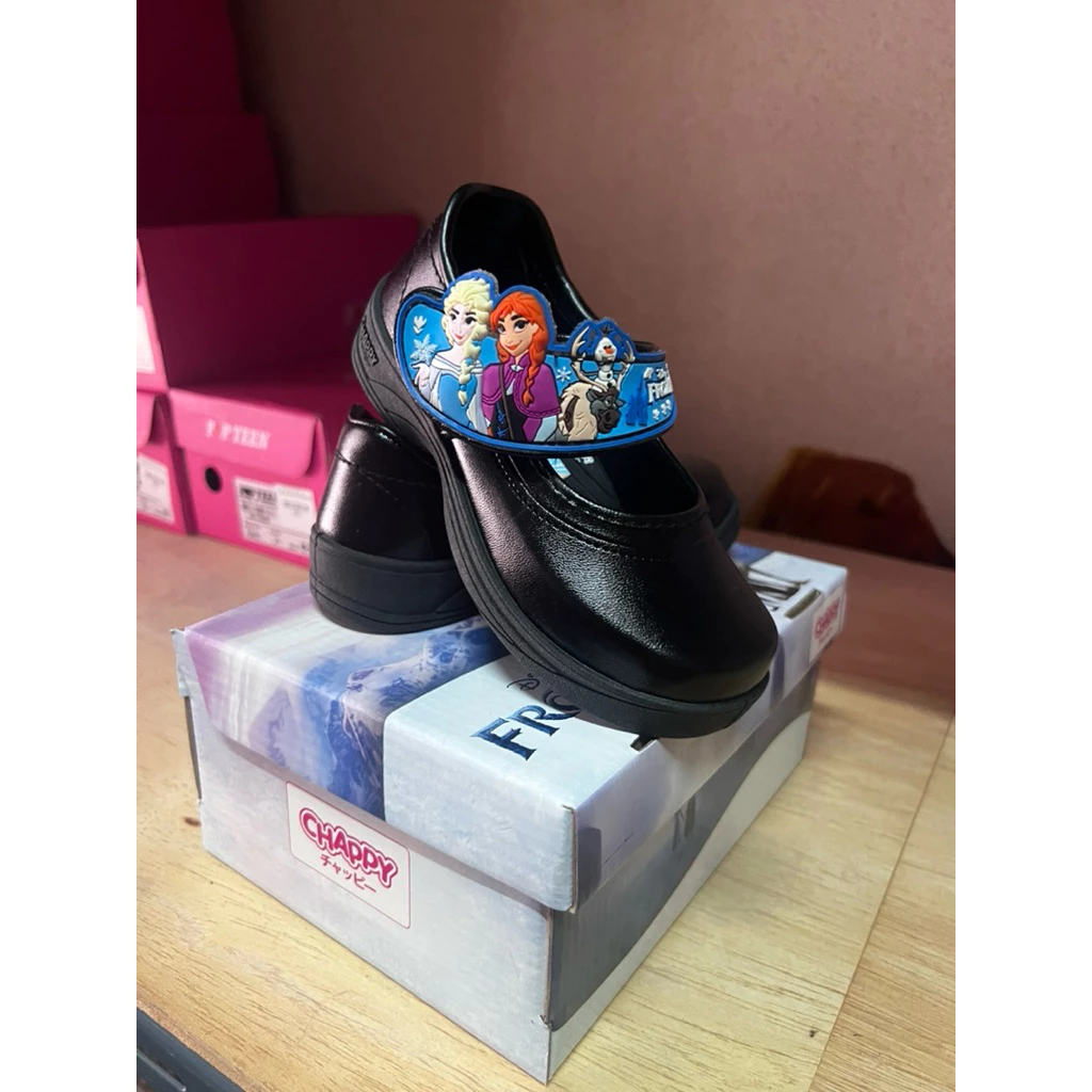 รองเท้านักเรียนเด็กหญิง Chappy ลายเอลซ่า สีดำ ขนาด 24-35