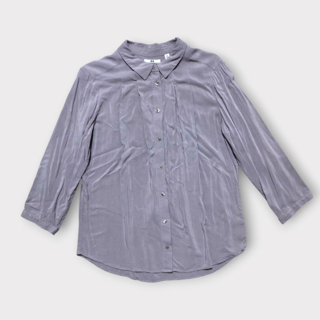 Uniqlo เสื้อเชิ้ต ไซส์ M สีเทาอมม่วง ผ้าเรยอน แขนสามส่วน มือสอง